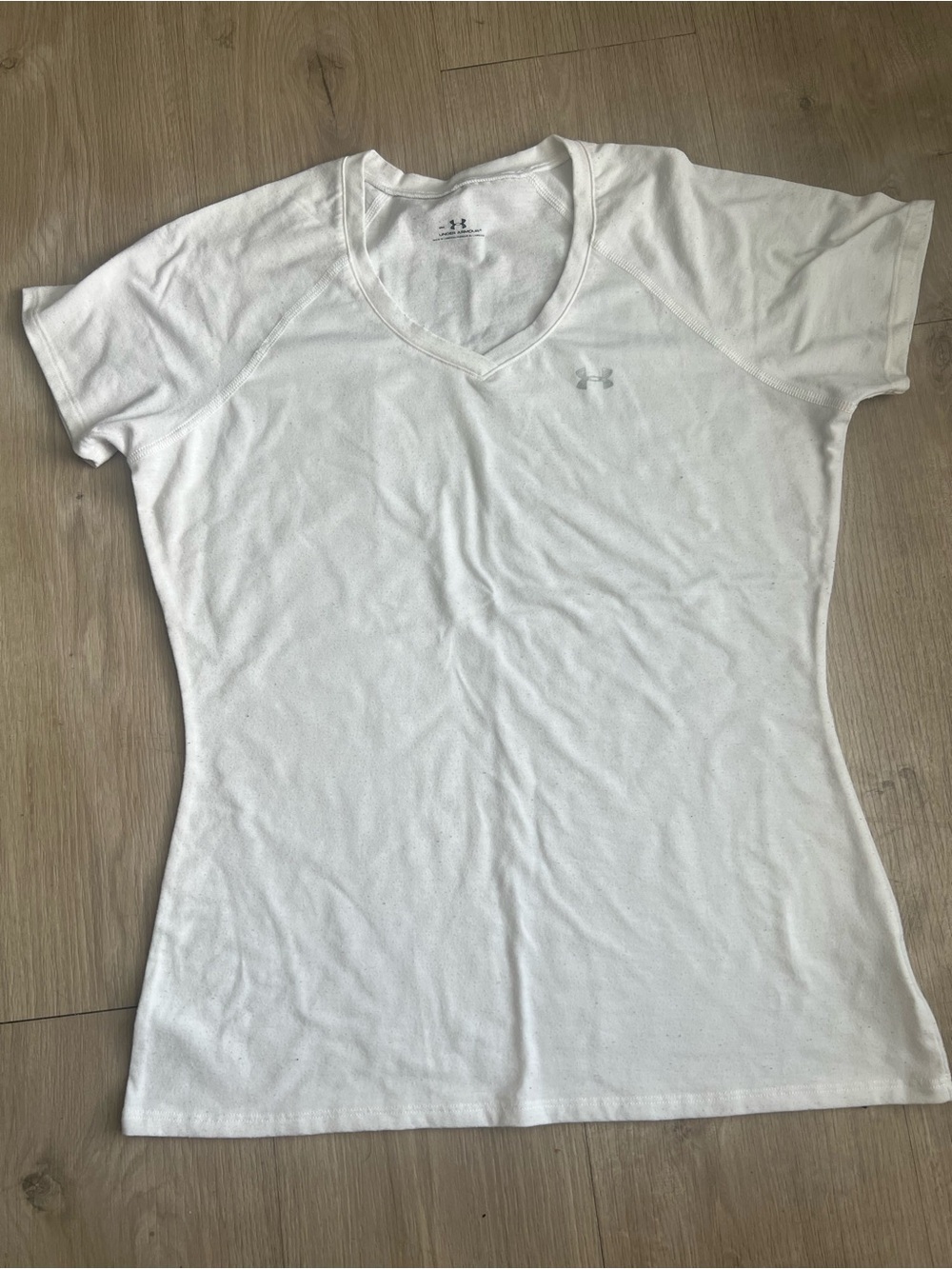 Under Armour Women’s White V-Neck Short Sleeve Performance Tee